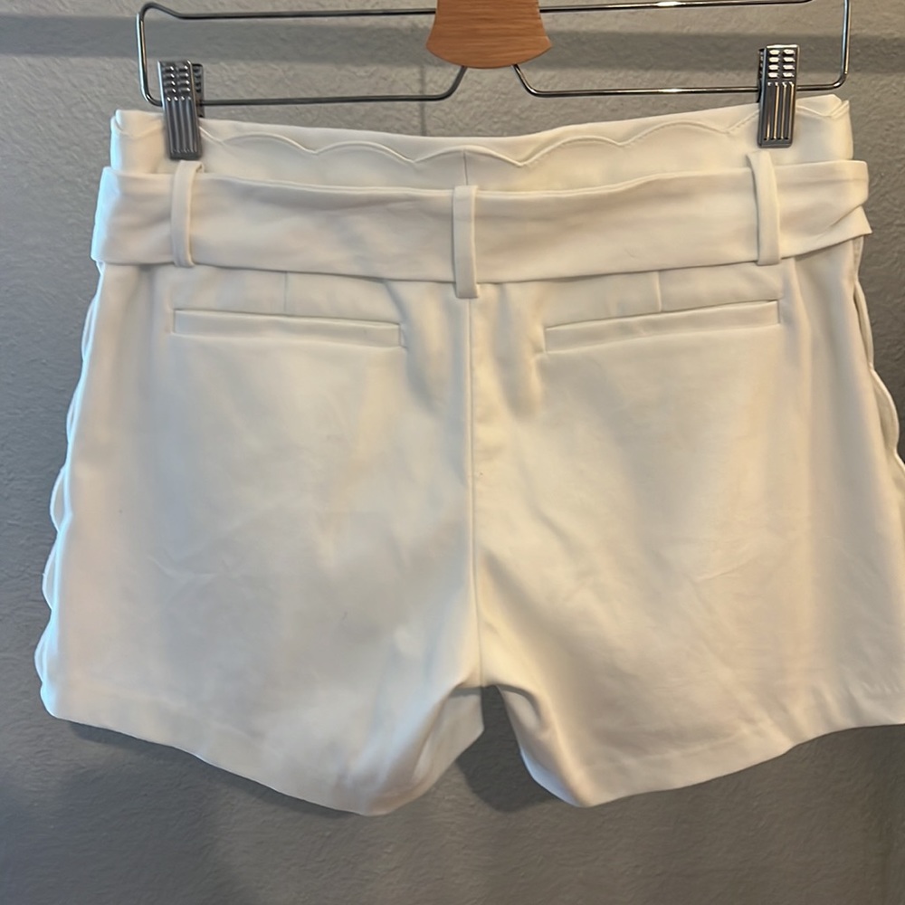 Scallop shorts